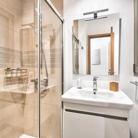 Jardines - Tabor 0-2 Pool View & Garden 1b *